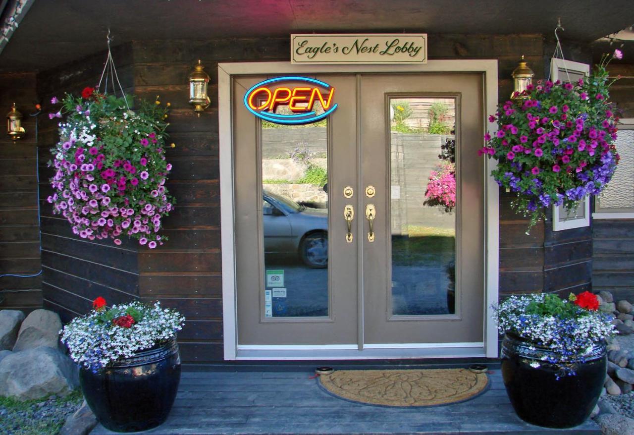 Eagle'S Nest Resort Anahim Lake Exterior photo